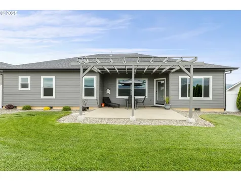 847 Pebble Creek Street Sutherlin OR 97479