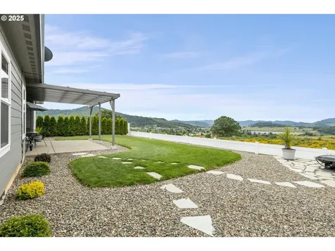 847 Pebble Creek Street Sutherlin OR 97479