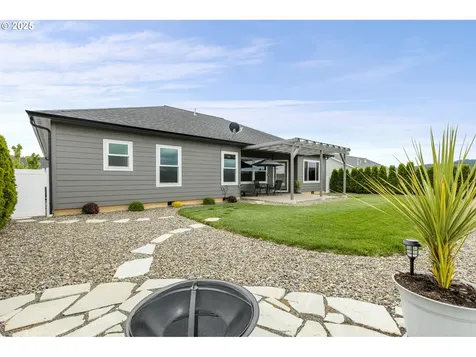 847 Pebble Creek Street Sutherlin OR 97479