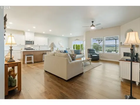 847 Pebble Creek Street Sutherlin OR 97479