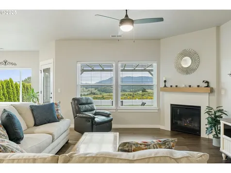 847 Pebble Creek Street Sutherlin OR 97479