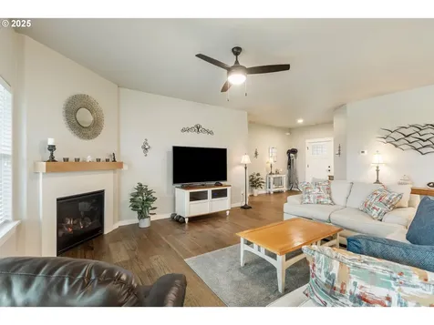 847 Pebble Creek Street Sutherlin OR 97479