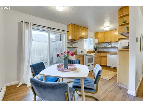 4220 SE Ivon Street Portland OR 97206