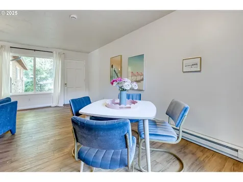 4220 SE Ivon Street Portland OR 97206