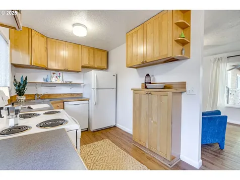 4220 SE Ivon Street Portland OR 97206
