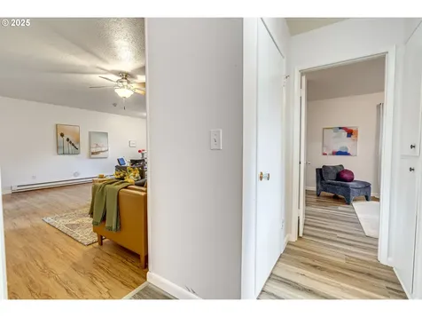 4220 SE Ivon Street Portland OR 97206