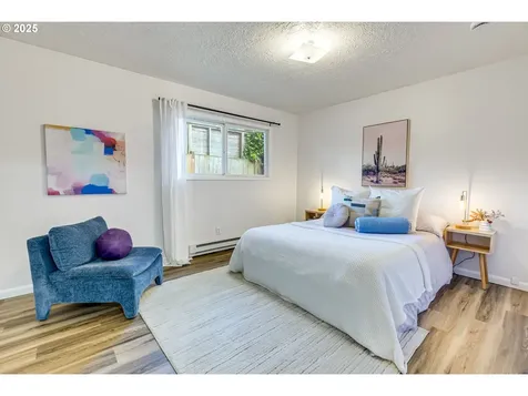 4220 SE Ivon Street Portland OR 97206