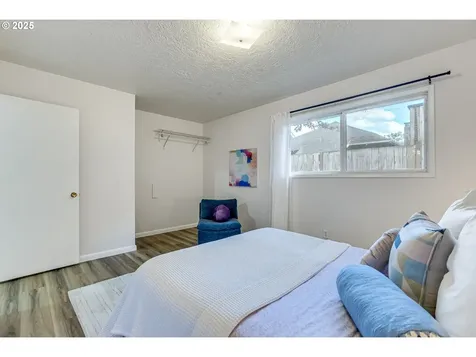 4220 SE Ivon Street Portland OR 97206