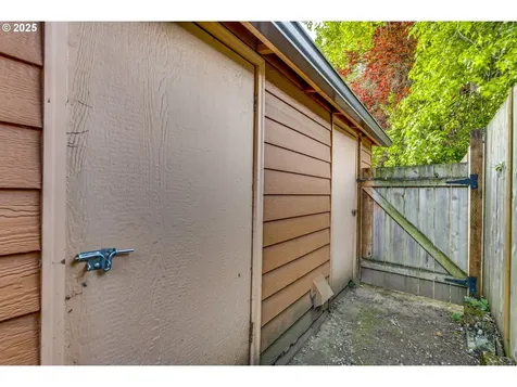4220 SE Ivon Street Portland OR 97206