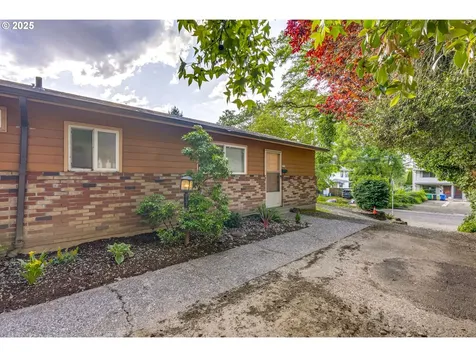 4220 SE Ivon Street Portland OR 97206