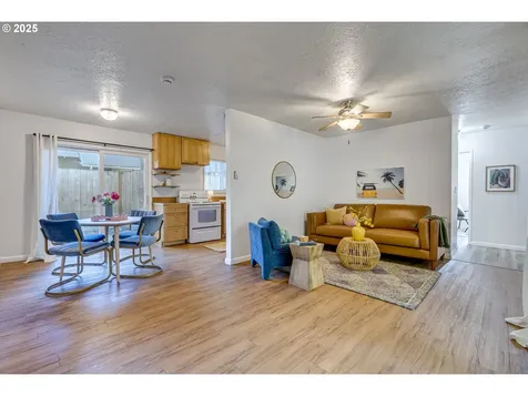 4220 SE Ivon Street Portland OR 97206