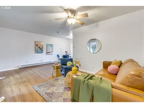 4220 SE Ivon Street Portland OR 97206
