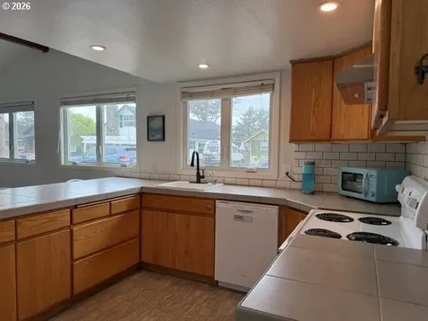 3050 SW Coast Avenue Lincoln City OR 97367