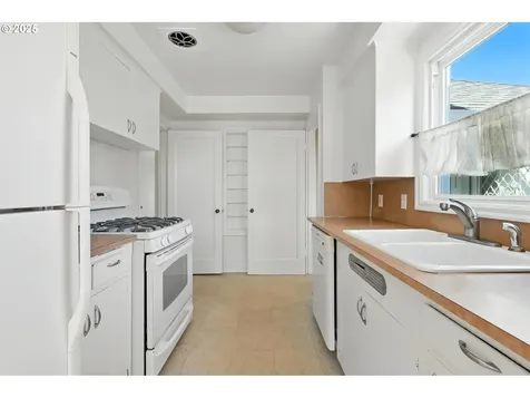 6415 NE 7th Avenue Portland OR 97211