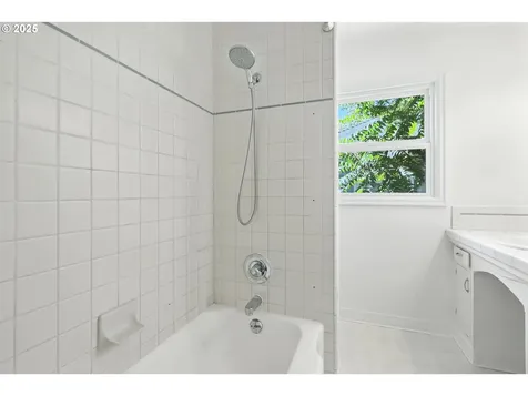6415 NE 7th Avenue Portland OR 97211