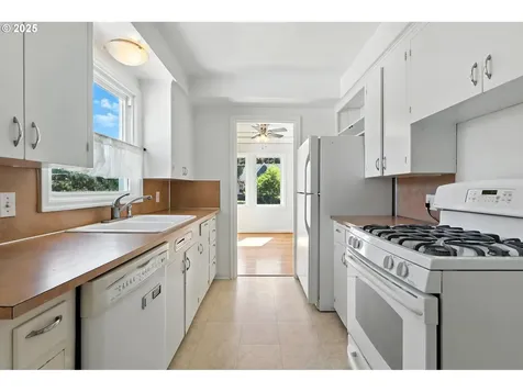 6415 NE 7th Avenue Portland OR 97211