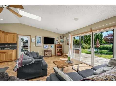 2827 17th Avenue Forest Grove OR 97116