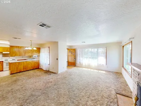 422 Buena Vista Loop Brookings OR 97415