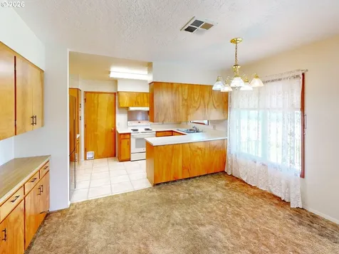 422 Buena Vista Loop Brookings OR 97415