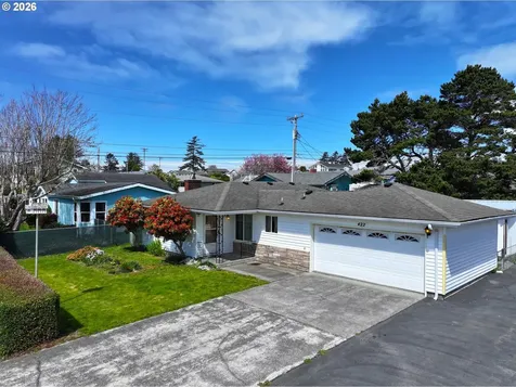 422 Buena Vista Loop Brookings OR 97415