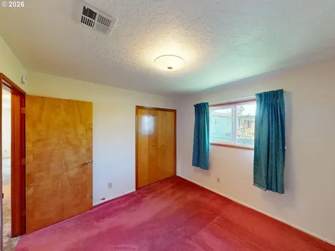 422 Buena Vista Loop Brookings OR 97415