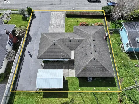 422 Buena Vista Loop Brookings OR 97415