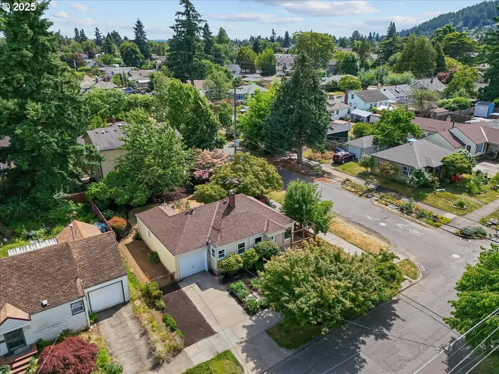 8604 SE Yamhill Street Portland OR 97216