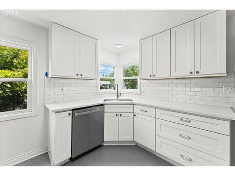 8604 SE Yamhill Street Portland OR 97216