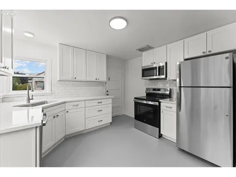 8604 SE Yamhill Street Portland OR 97216
