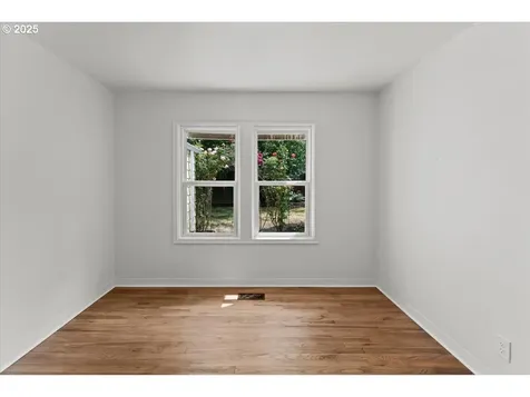 8604 SE Yamhill Street Portland OR 97216
