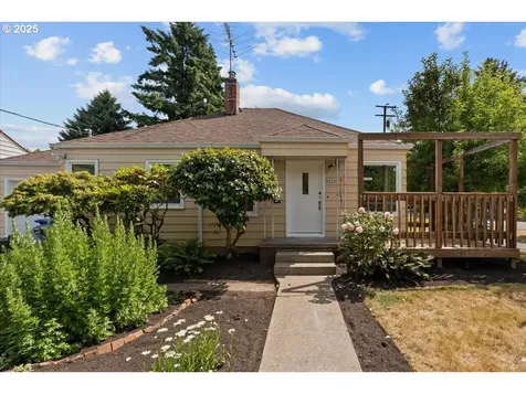 8604 SE Yamhill Street Portland OR 97216