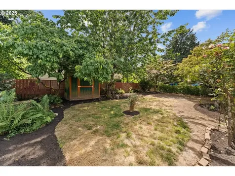 8604 SE Yamhill Street Portland OR 97216