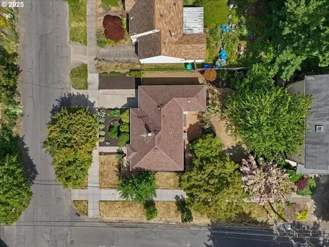 8604 SE Yamhill Street Portland OR 97216