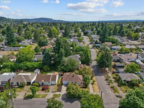 8604 SE Yamhill Street Portland OR 97216