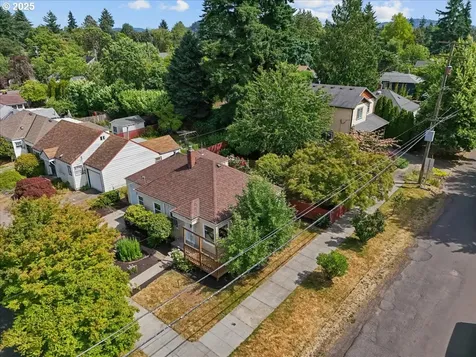 8604 SE Yamhill Street Portland OR 97216
