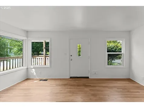 8604 SE Yamhill Street Portland OR 97216