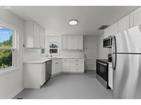 8604 SE Yamhill Street Portland OR 97216