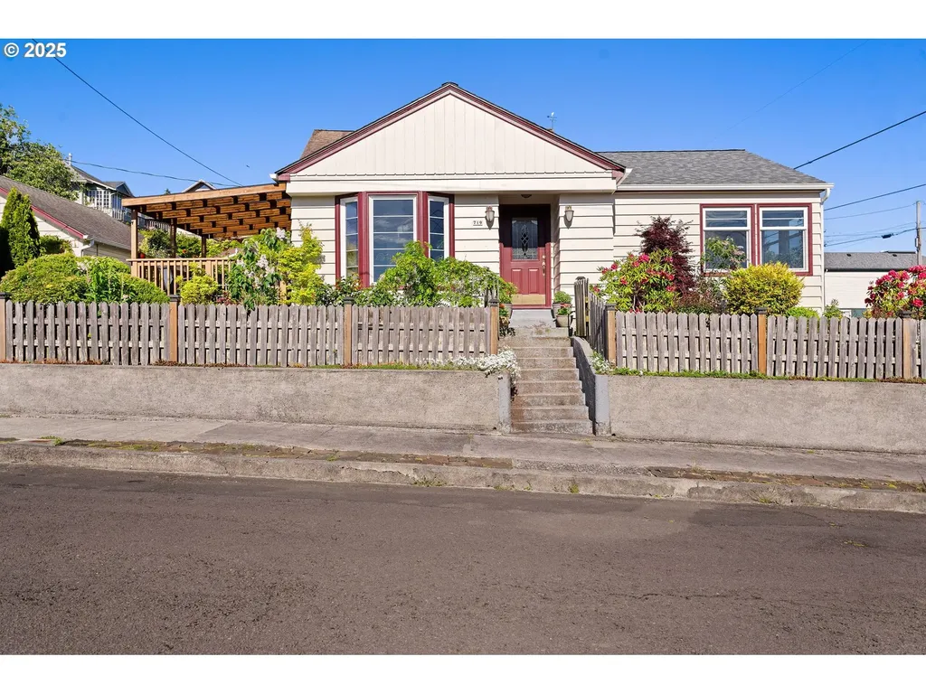 719 6th Street Astoria OR 97103