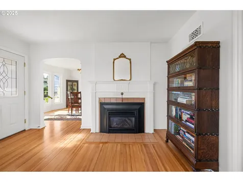 719 6th Street Astoria OR 97103