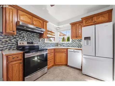 719 6th Street Astoria OR 97103