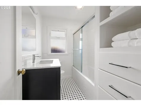 719 6th Street Astoria OR 97103