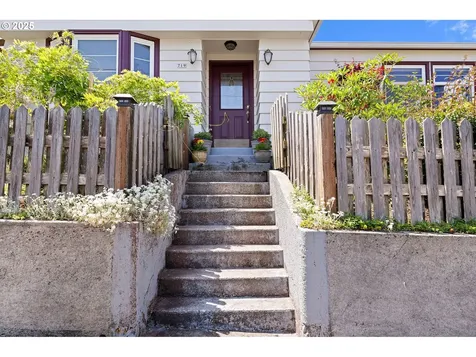 719 6th Street Astoria OR 97103