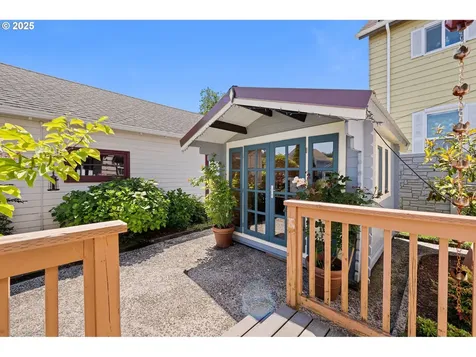 719 6th Street Astoria OR 97103