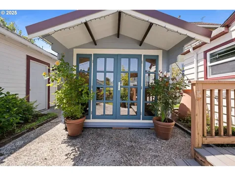 719 6th Street Astoria OR 97103