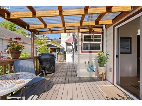 719 6th Street Astoria OR 97103