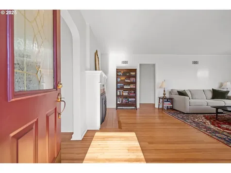 719 6th Street Astoria OR 97103