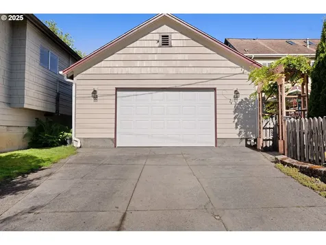 719 6th Street Astoria OR 97103