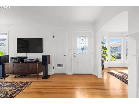 719 6th Street Astoria OR 97103
