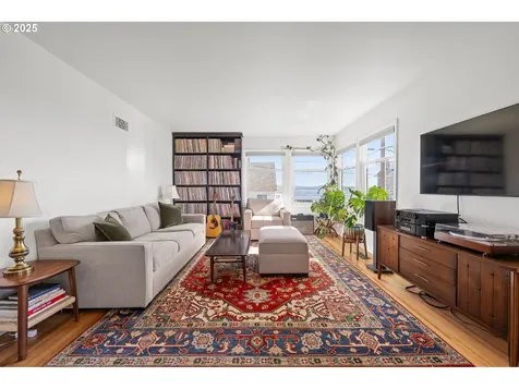 719 6th Street Astoria OR 97103