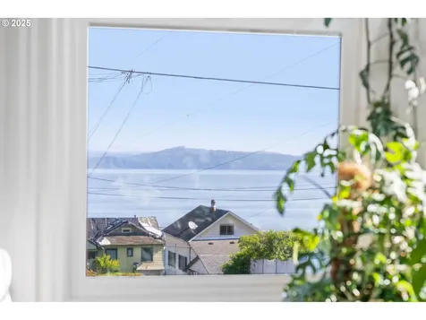 719 6th Street Astoria OR 97103
